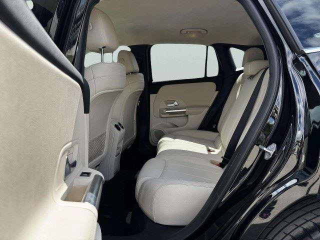 Used 2021 Mercedes-Benz GLA 250 4MATIC w/ Premium Package image 36