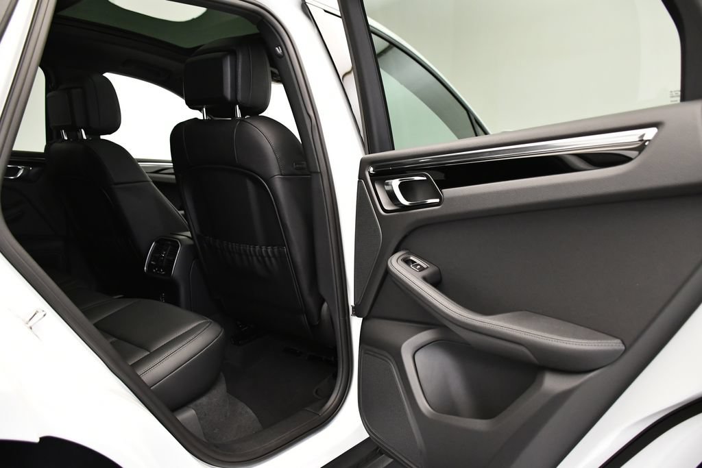 Certified 2026 Porsche Macan AWD/4WD image 54