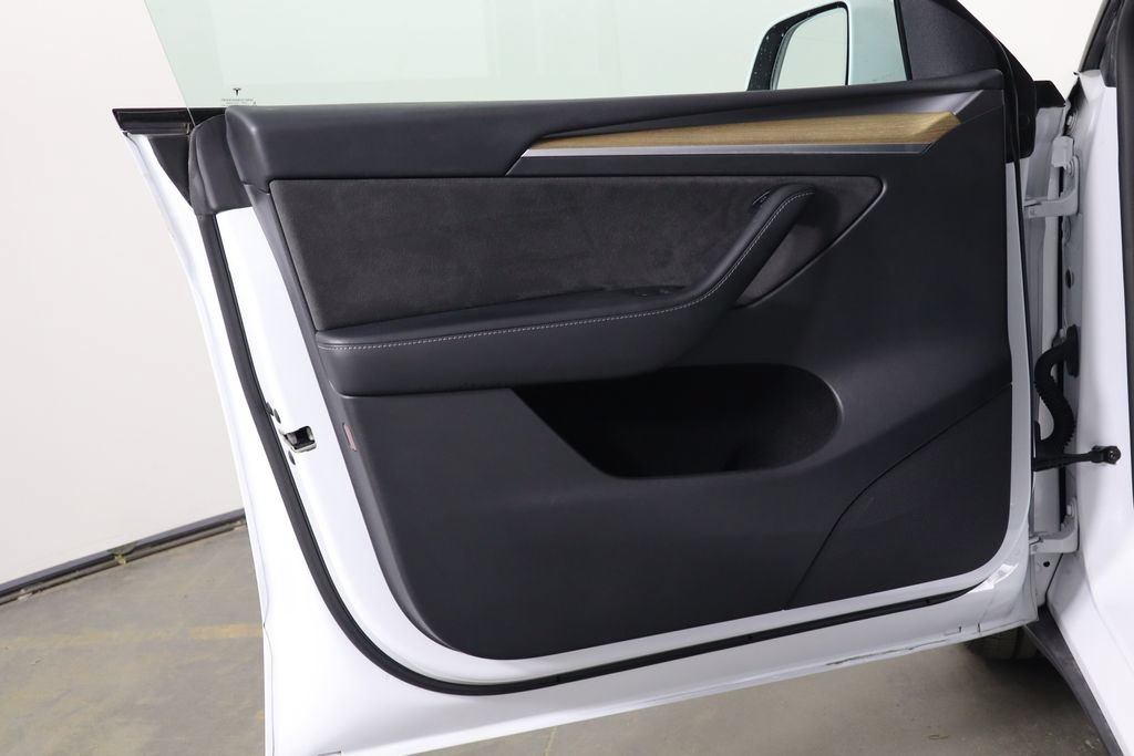 Used 2023 Tesla Model Y Long Range AWD/4WD image 17