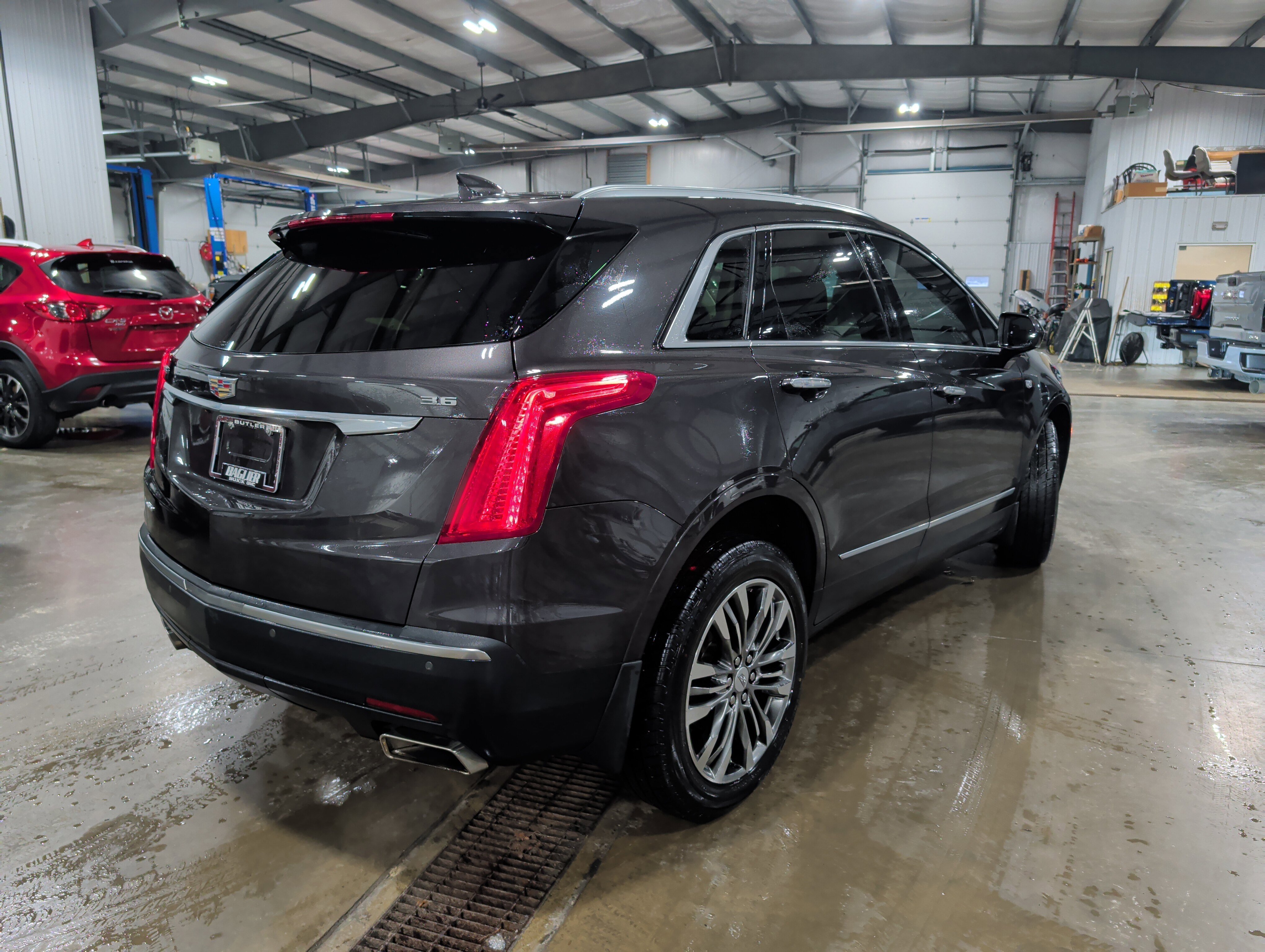 Used 2018 Cadillac XT5 Premium Luxury image 3
