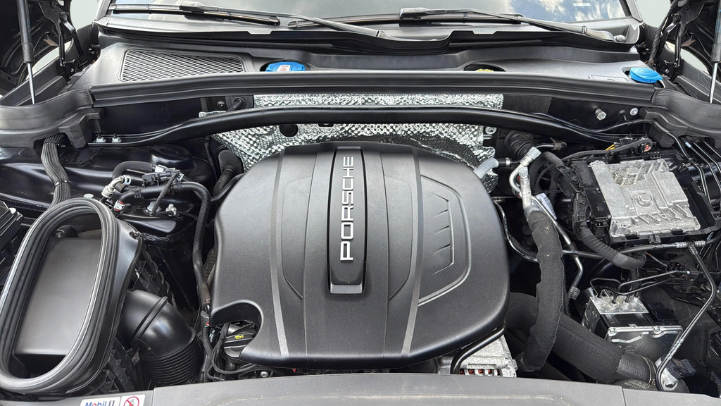 Used 2021 Porsche Macan AWD/4WD image 12