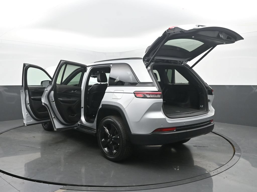 Used 2024 Jeep Grand Cherokee Altitude AWD/4WD image 64