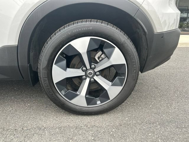 Certified 2025 Volvo XC40 B5 Plus AWD/4WD image 9