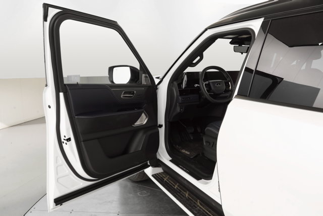 Used 2026 INFINITI QX80 4WD image 10
