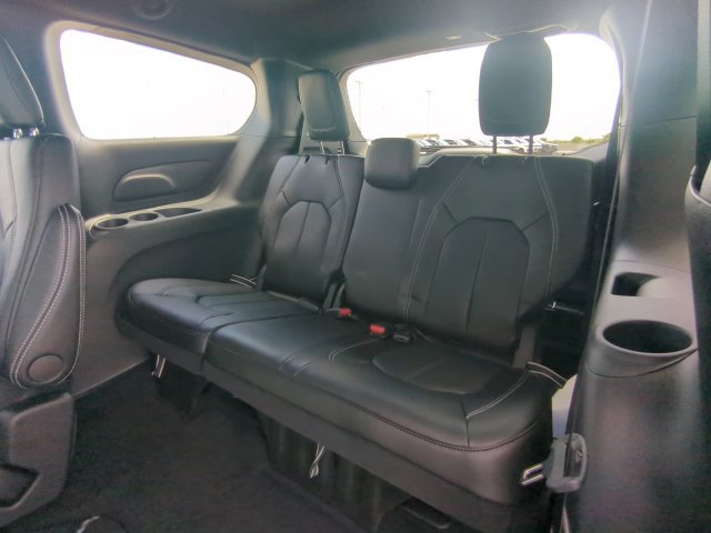New 2026 Chrysler Pacifica Select FWD image 16