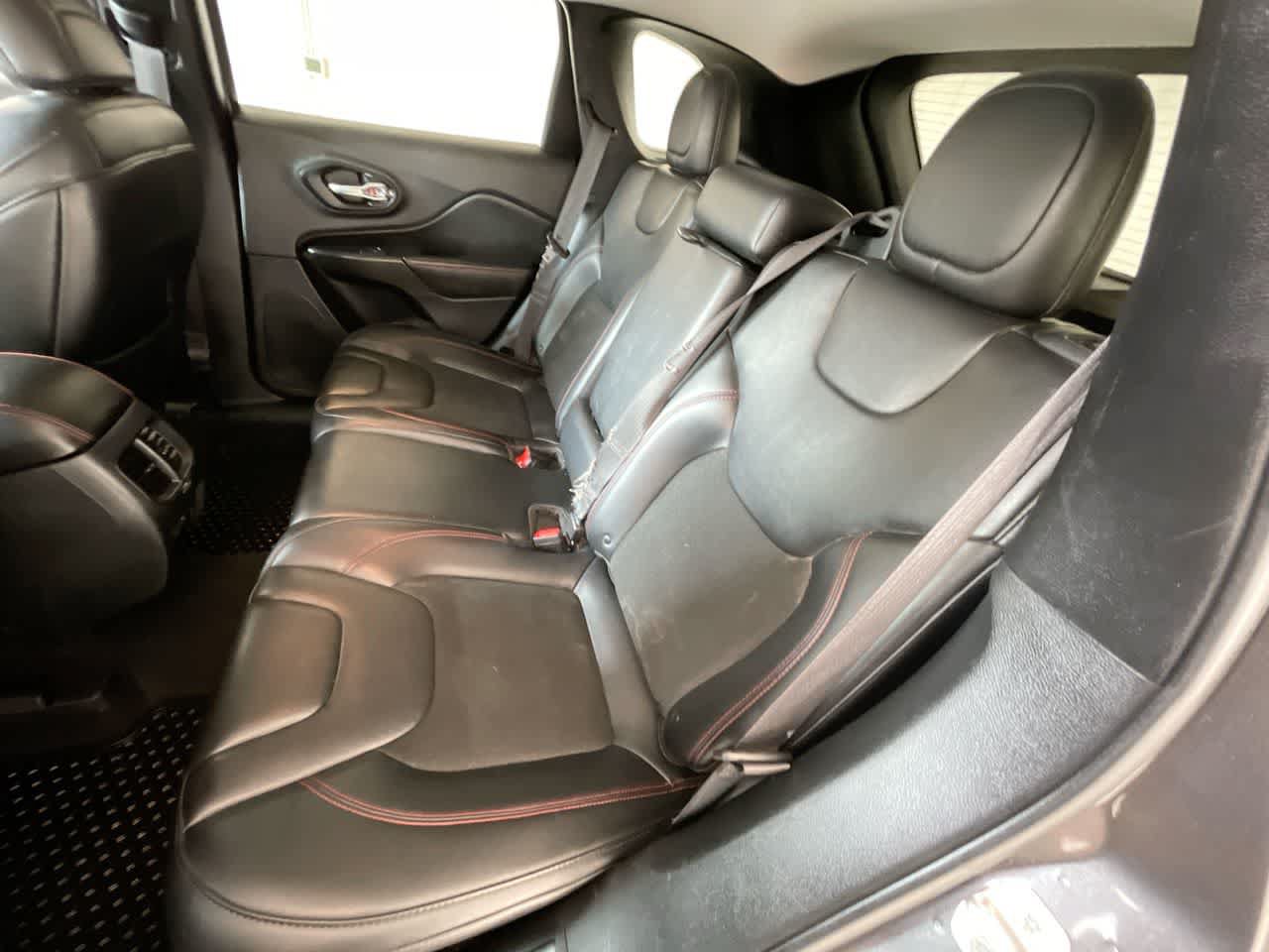 Used 2019 Jeep Cherokee Trailhawk w/ Cold Weather Group AWD/4WD image 22