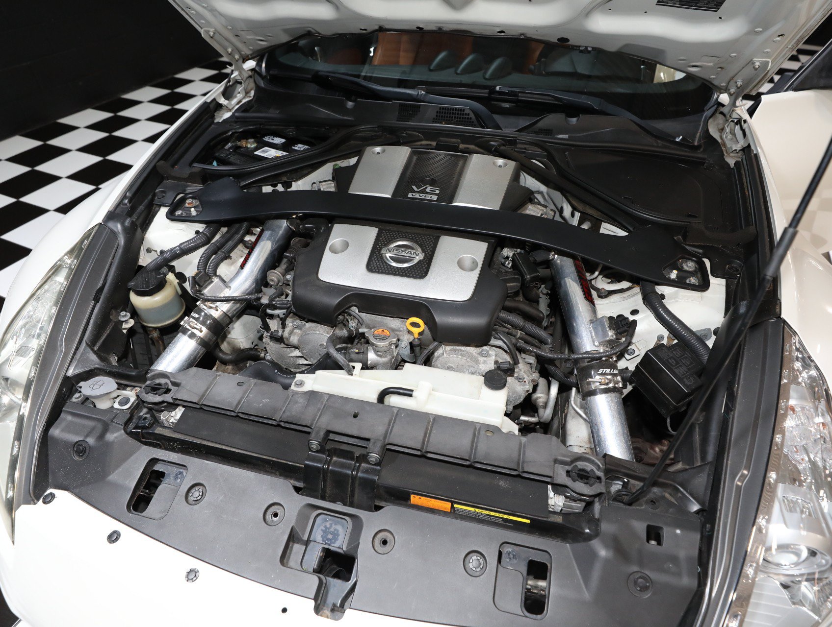 Used 2009 Nissan 370Z Touring RWD image 2