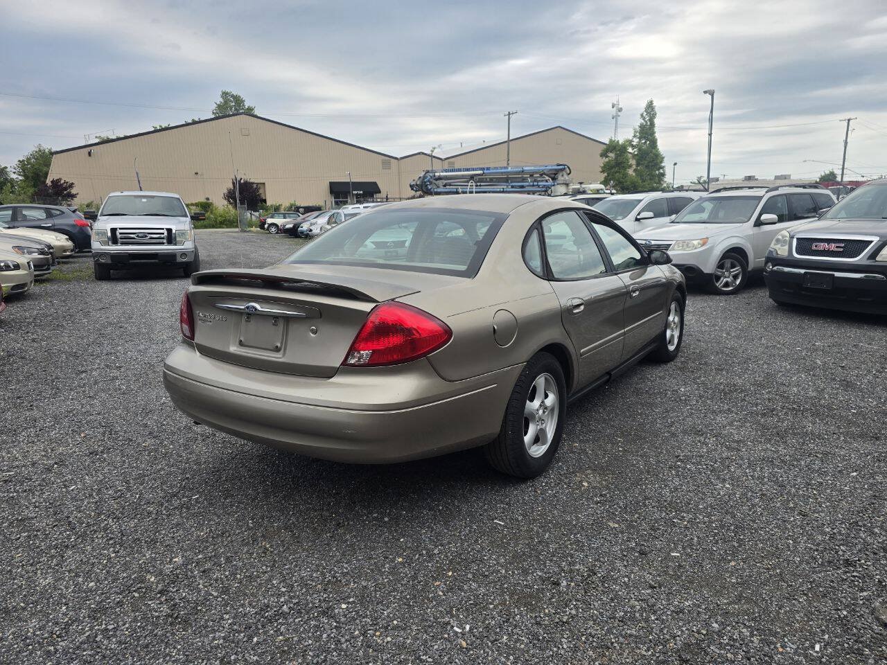 Used 2003 Ford Taurus SES FWD image 9