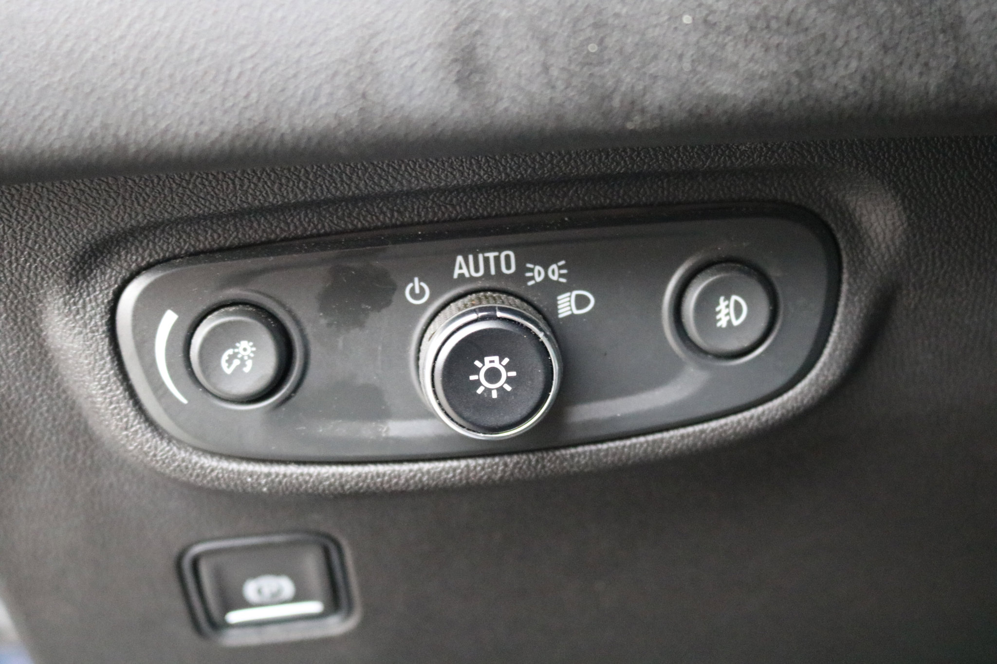 Used 2023 GMC Terrain SLT image 17