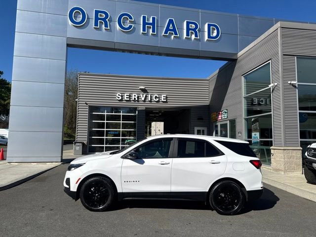 Used 2023 Chevrolet Equinox LS w/ LS Convenience Package AWD/4WD image 2