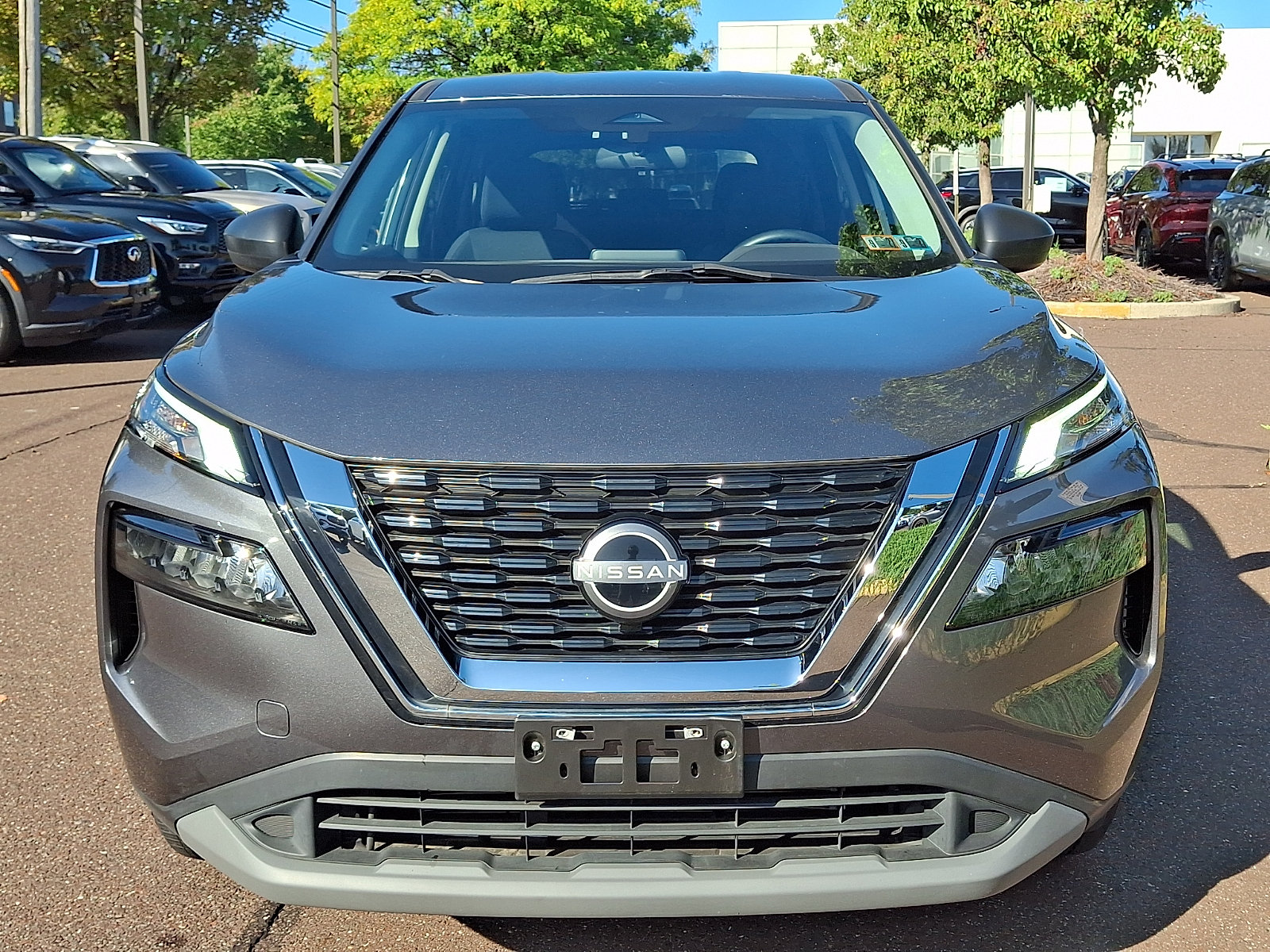 Used 2023 Nissan Rogue S AWD/4WD image 2