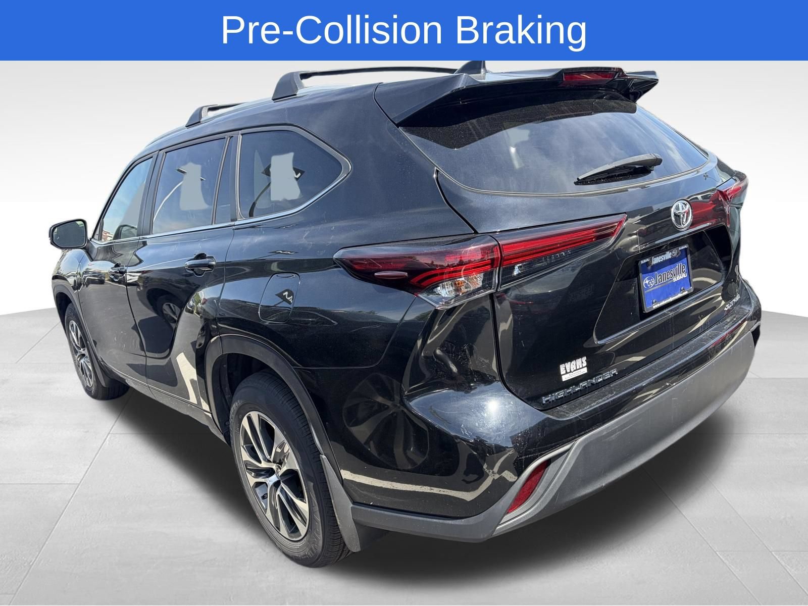 Used 2024 Toyota Highlander XLE AWD/4WD image 4