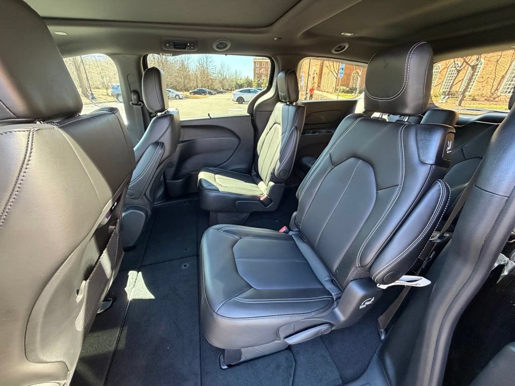 New 2026 Chrysler Pacifica Select FWD image 11
