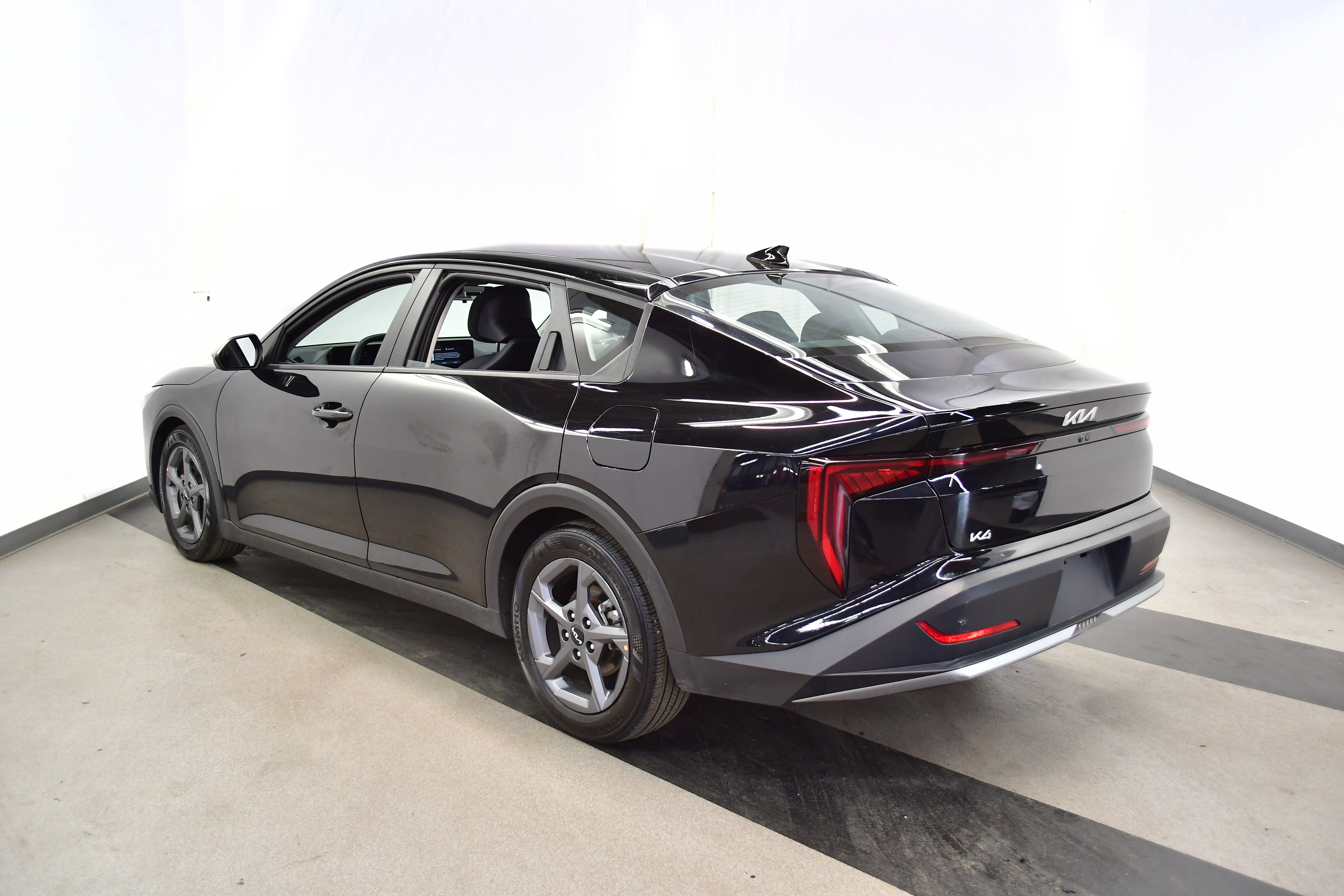 Used 2025 Kia K4 FWD image 5