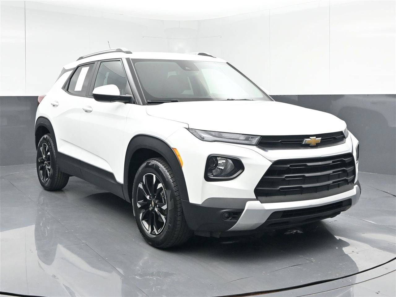 Used 2022 Chevrolet TrailBlazer LT w/ Convenience Package FWD image 1