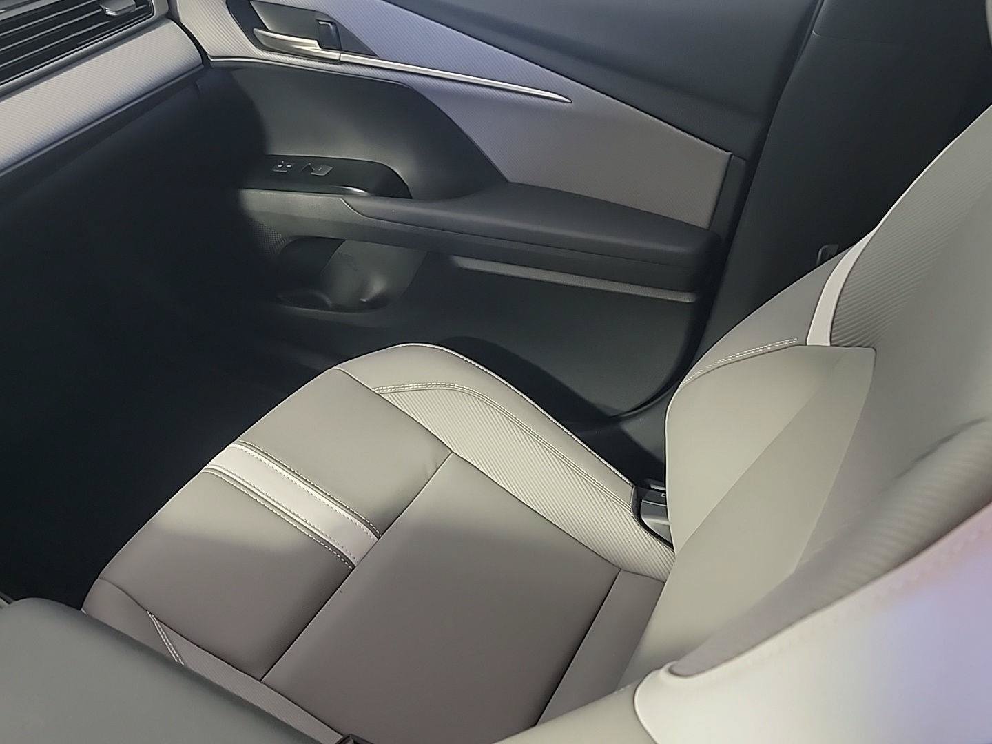 Used 2025 Toyota Camry SE FWD image 20