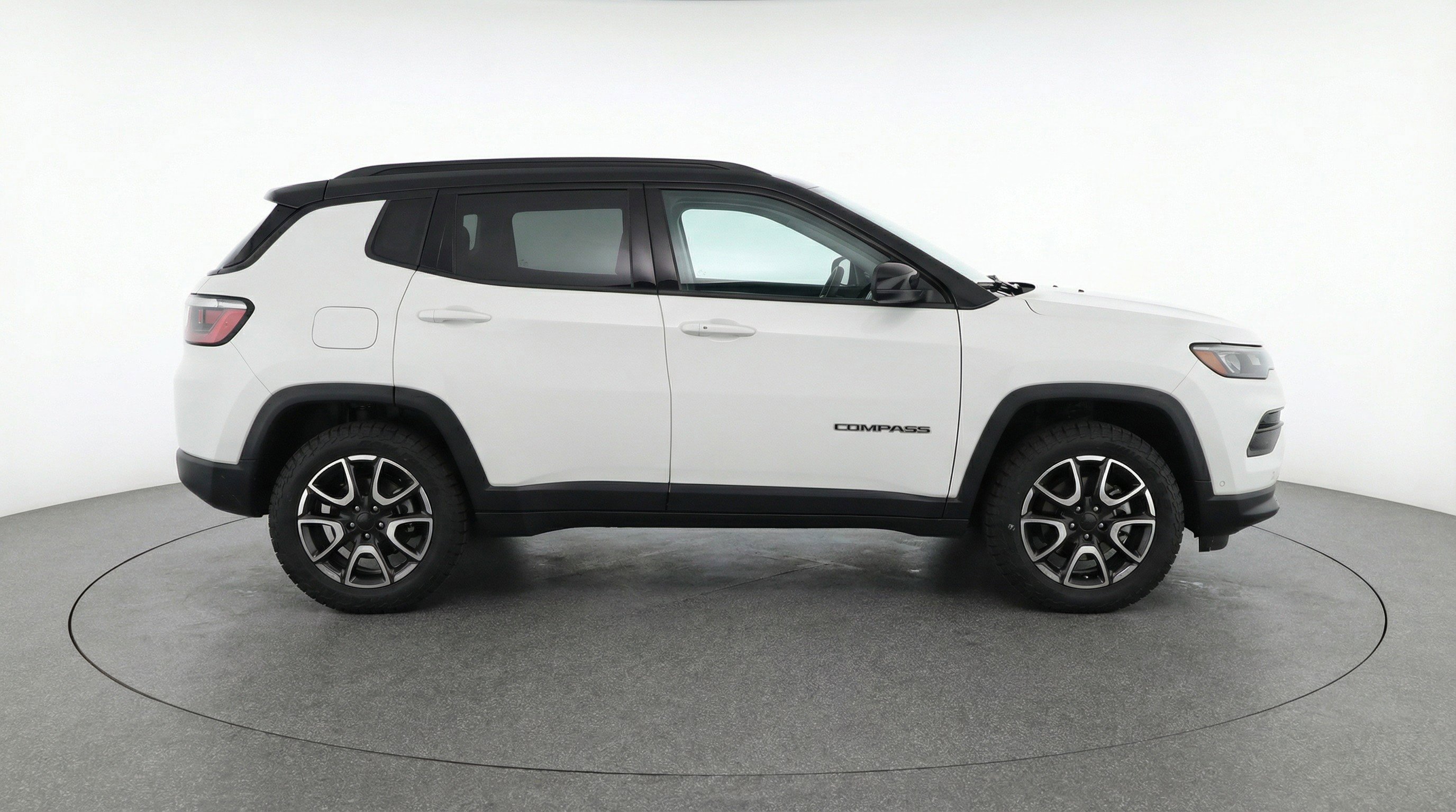 Used 2025 Jeep Compass Trailhawk AWD/4WD image 11