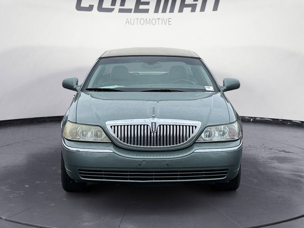 Used 2005 Lincoln Town Car Signature image 7