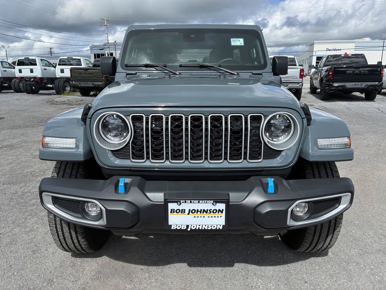 Used 2024 Jeep Wrangler Unlimited Sahara AWD/4WD image 2
