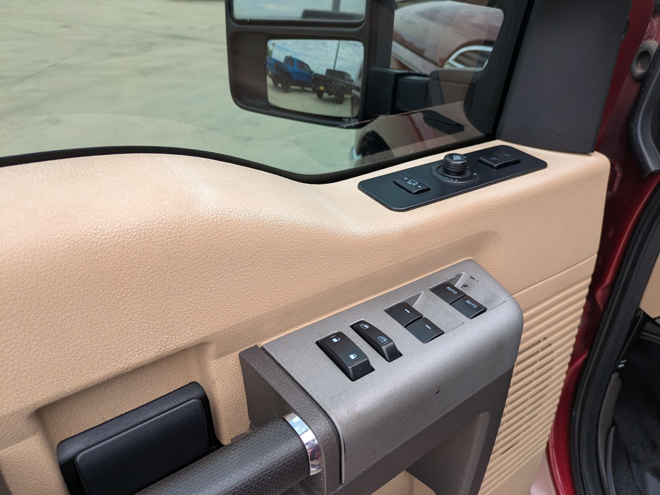 Used 2015 Ford F250 Lariat w/ Lariat Ultimate Package image 10