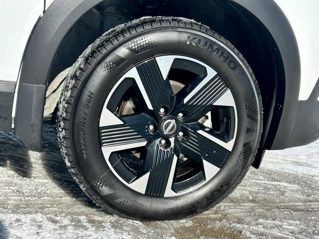 Used 2025 Nissan Kicks SV AWD/4WD image 45