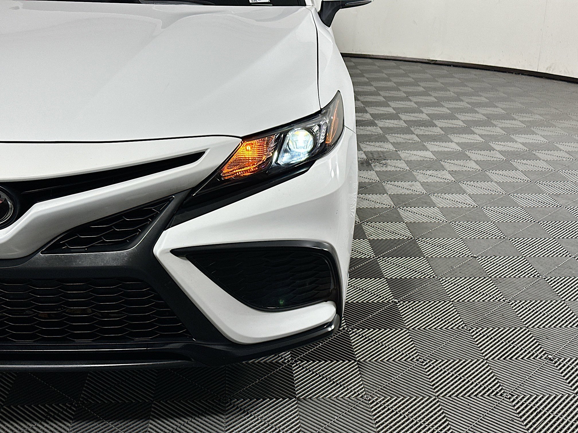 Used 2023 Toyota Camry SE FWD image 9