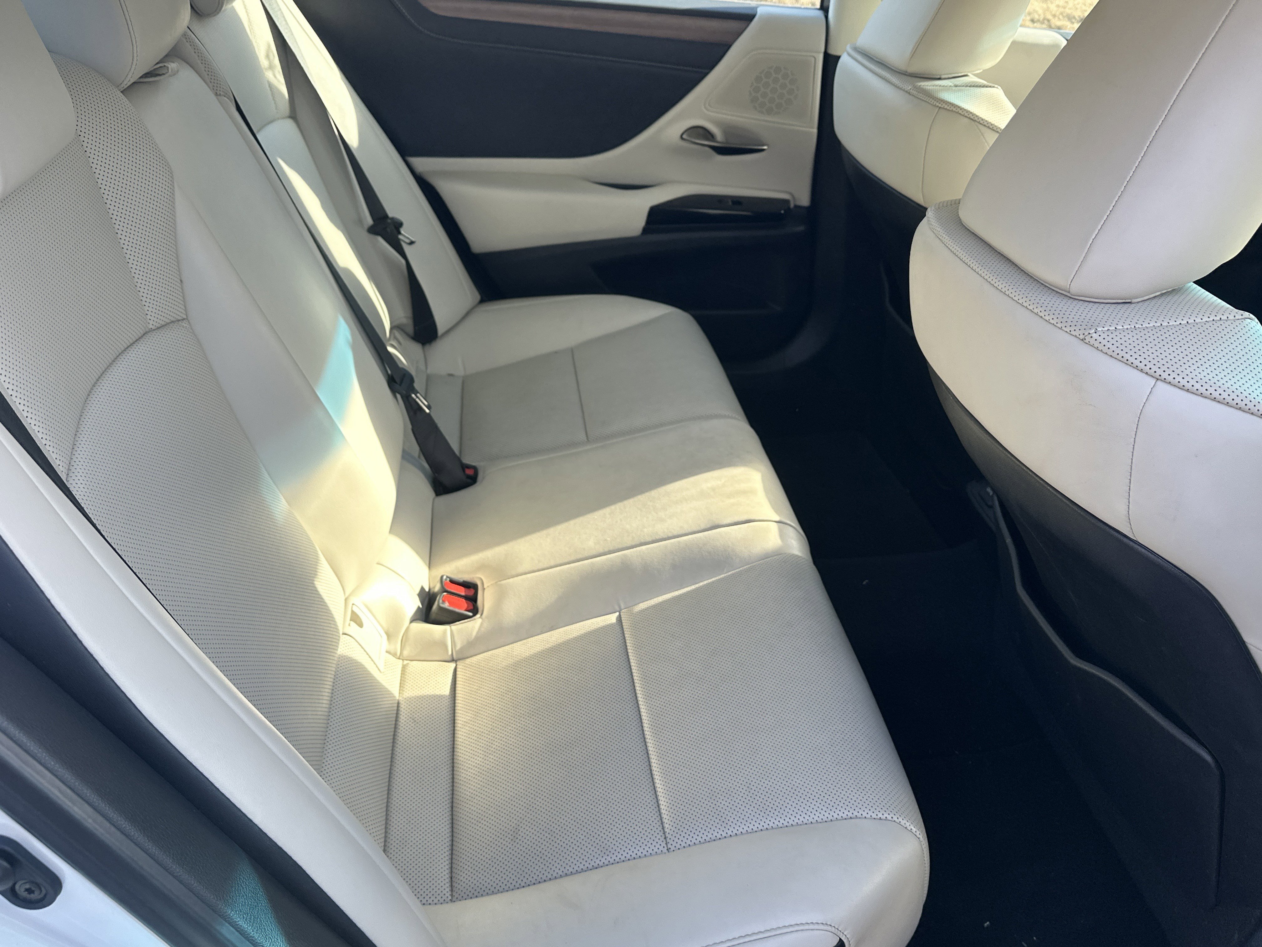 Used 2024 Lexus ES 350 w/ Premium Package image 17