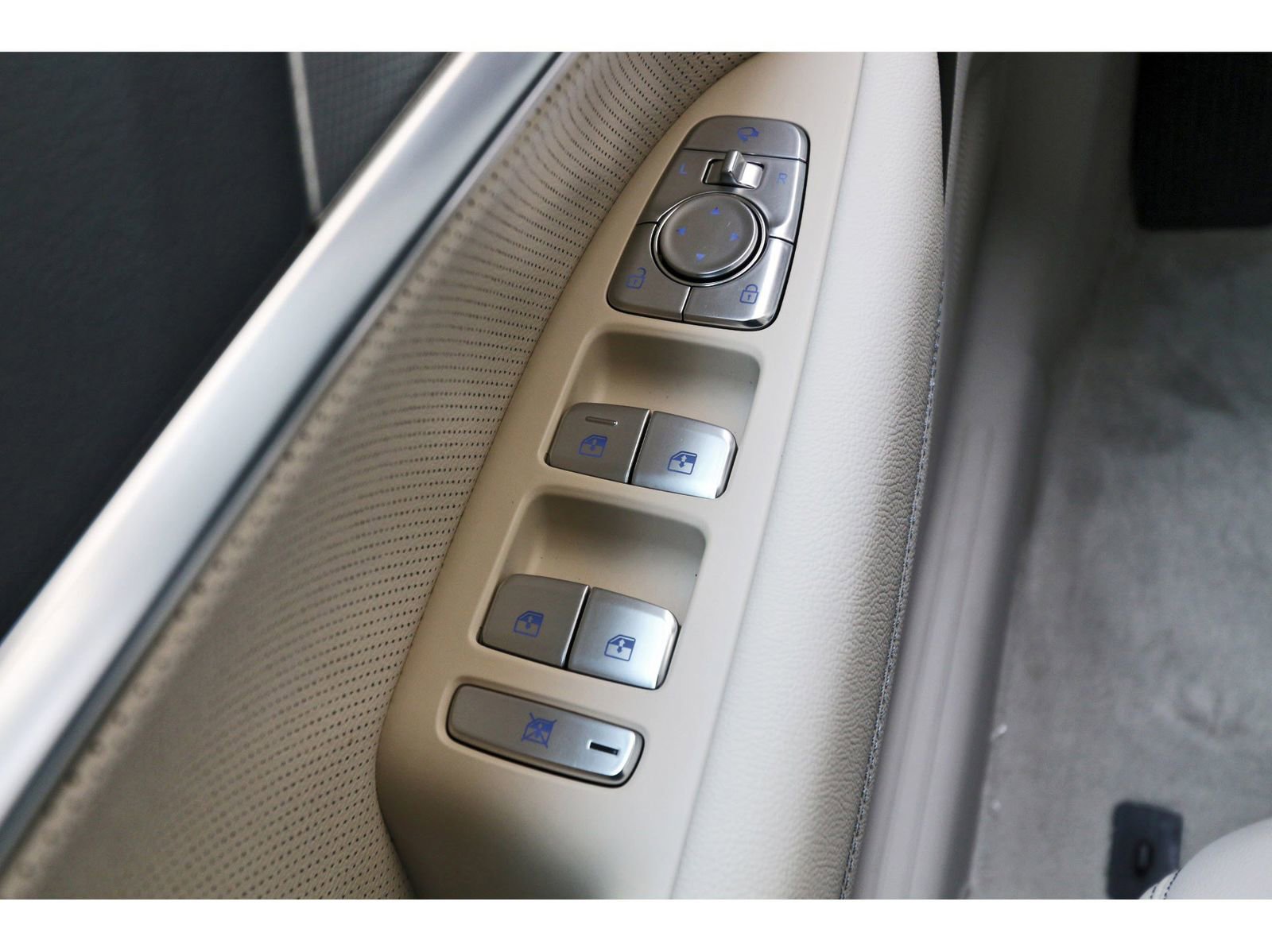 Used 2026 Genesis G70 2.5T Prestige image 22