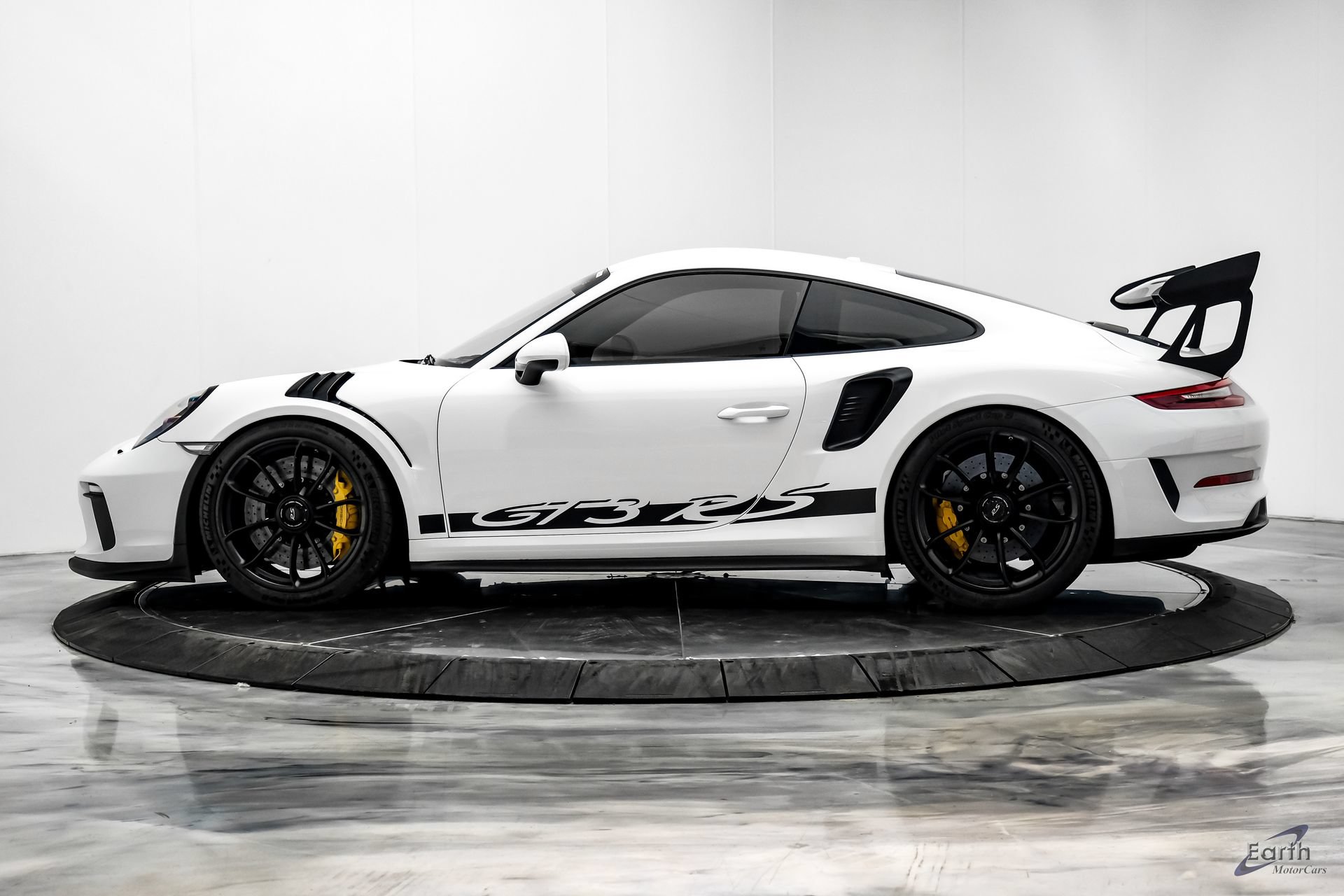Used 2019 Porsche 911 GT3 RS RWD image 8
