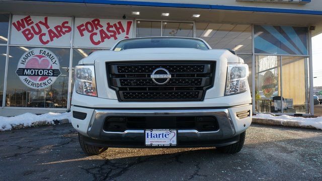 Used 2024 Nissan Titan SV w/ SV Convenience Package image 3