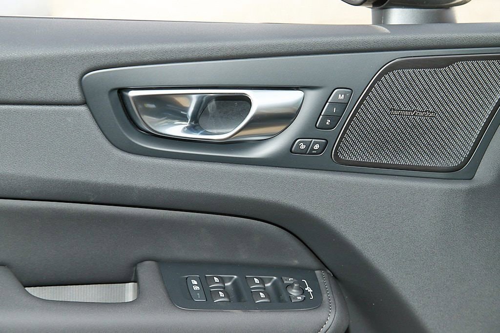 New 2026 Volvo XC60 B5 Ultra w/ Protection Package Premier image 10