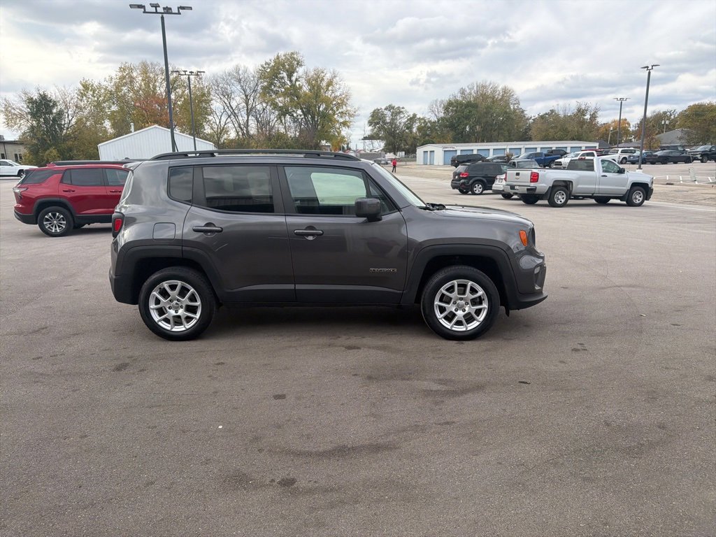 Used 2019 Jeep Renegade Latitude w/ Cold Weather Group image 30