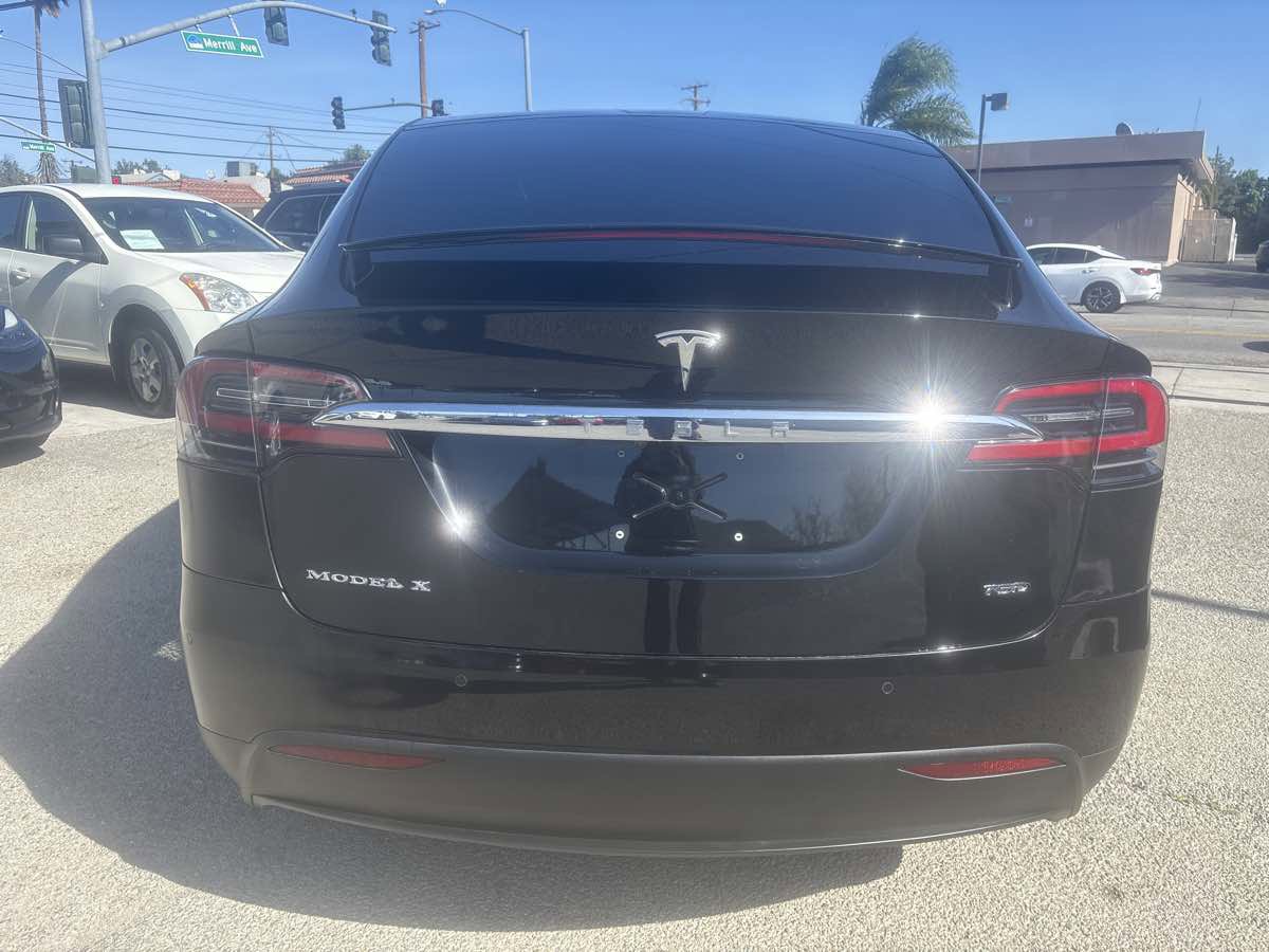 Used 2018 Tesla Model X 75D image 4