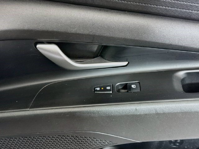 Used 2025 Hyundai Elantra SE FWD image 29