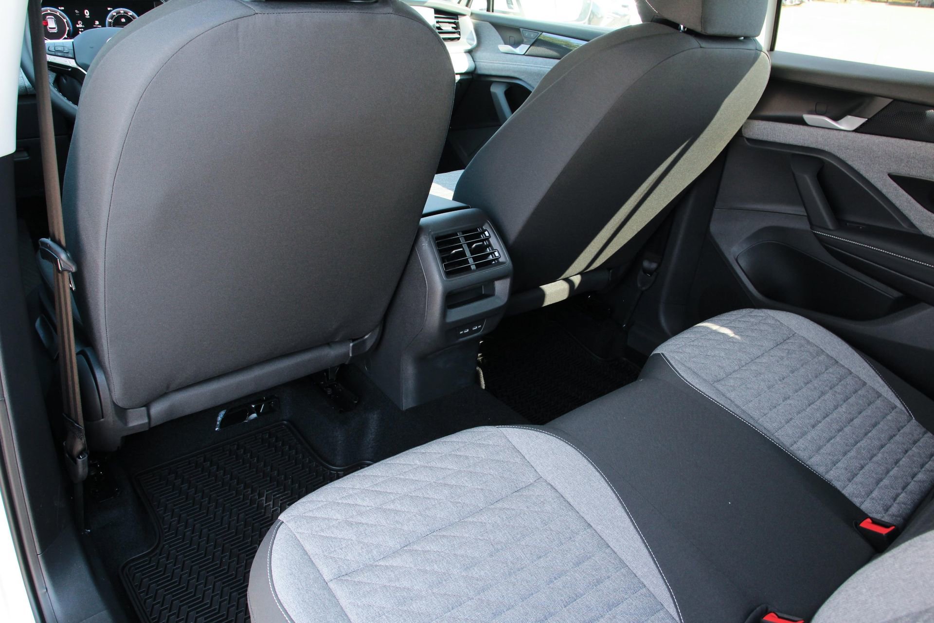 Certified 2025 Volkswagen Tiguan S FWD image 17