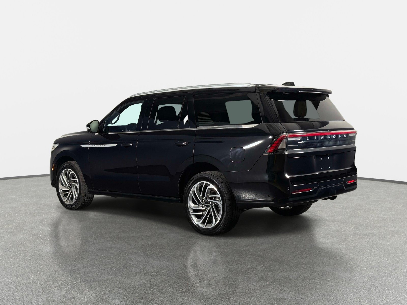 Used 2025 Lincoln Navigator Reserve AWD/4WD image 5