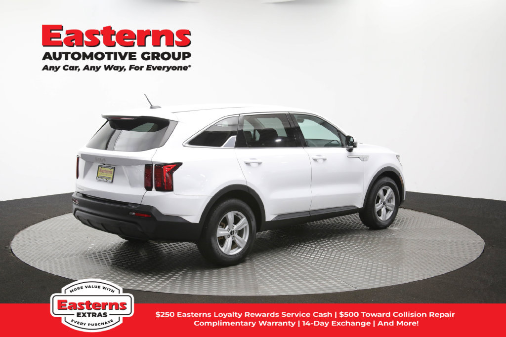 Used 2023 Kia Sorento LX FWD image 40