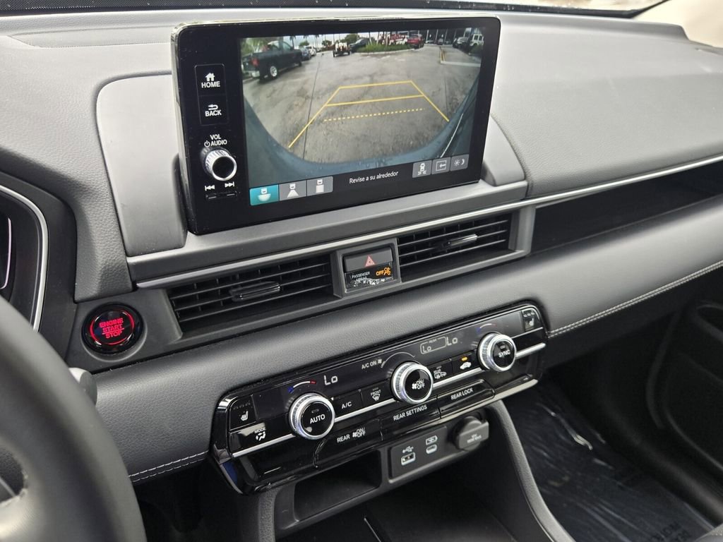 Used 2025 Honda Pilot Touring image 23
