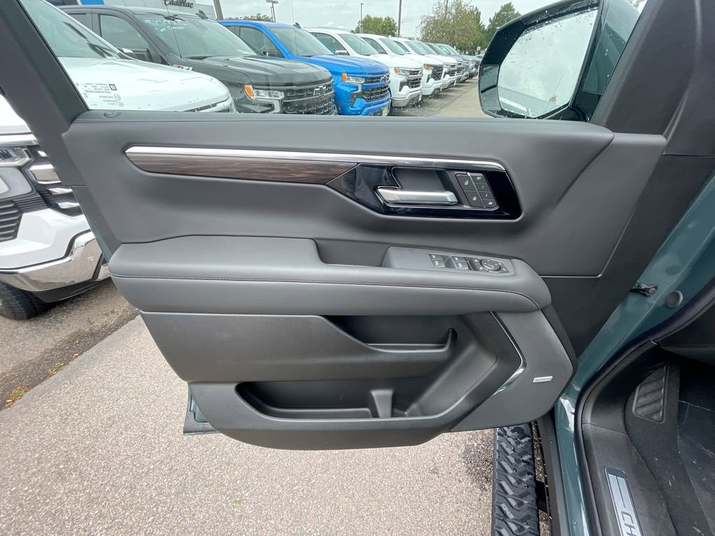 New 2026 Chevrolet Suburban Z71 w/ Comfort Package image 2