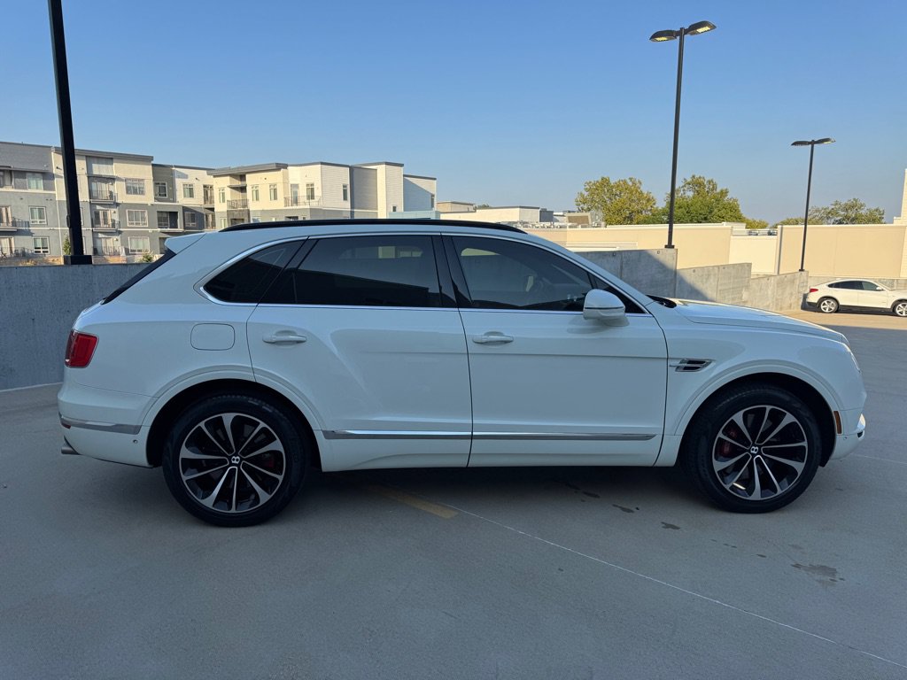Used 2019 Bentley Bentayga AWD/4WD image 2
