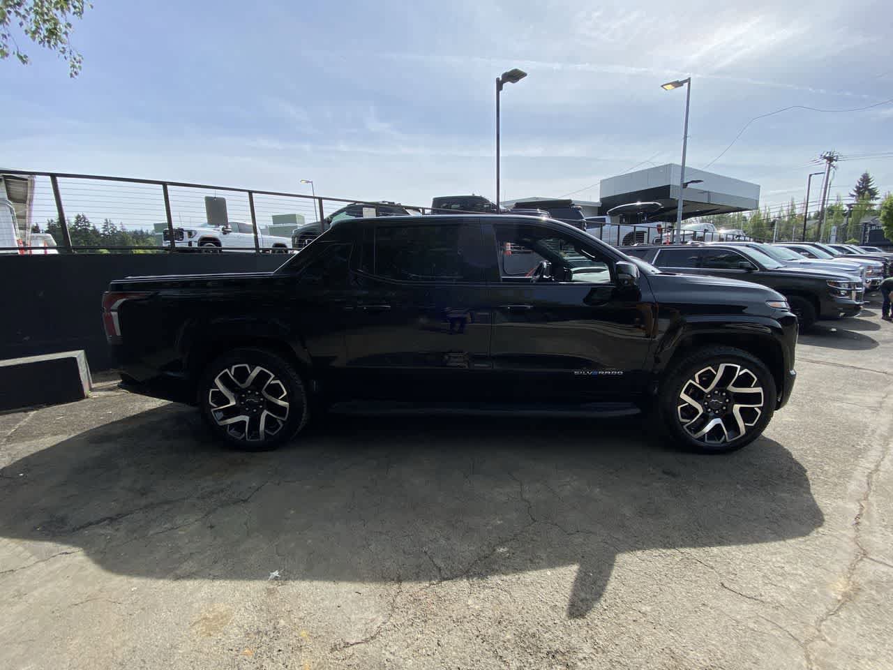 Used 2025 Chevrolet Silverado EV RST AWD/4WD image 7