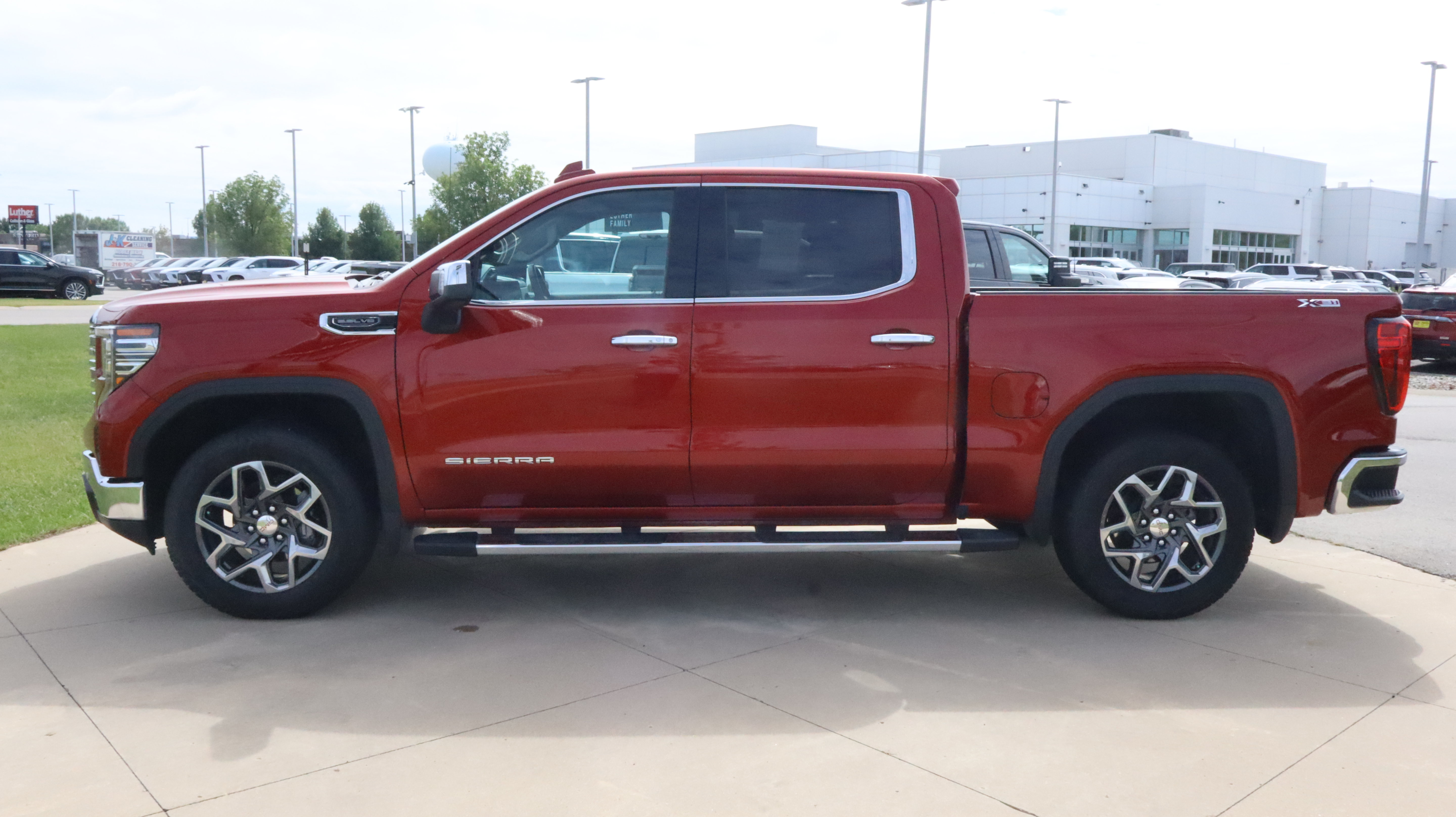 Used 2024 GMC Sierra 1500 SLT w/ SLT Premium Plus Package AWD/4WD image 4