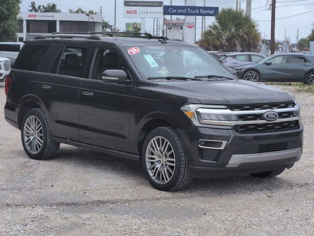 Used 2024 Ford Expedition Limited image 3