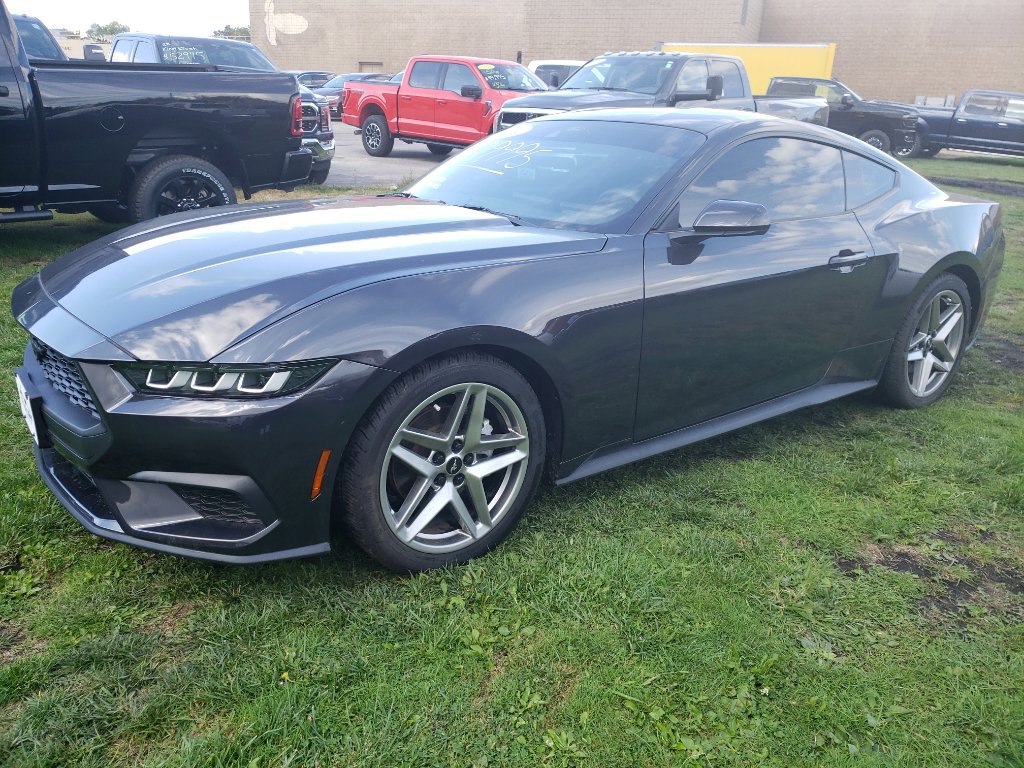 Used 2024 Ford Mustang Coupe image 3