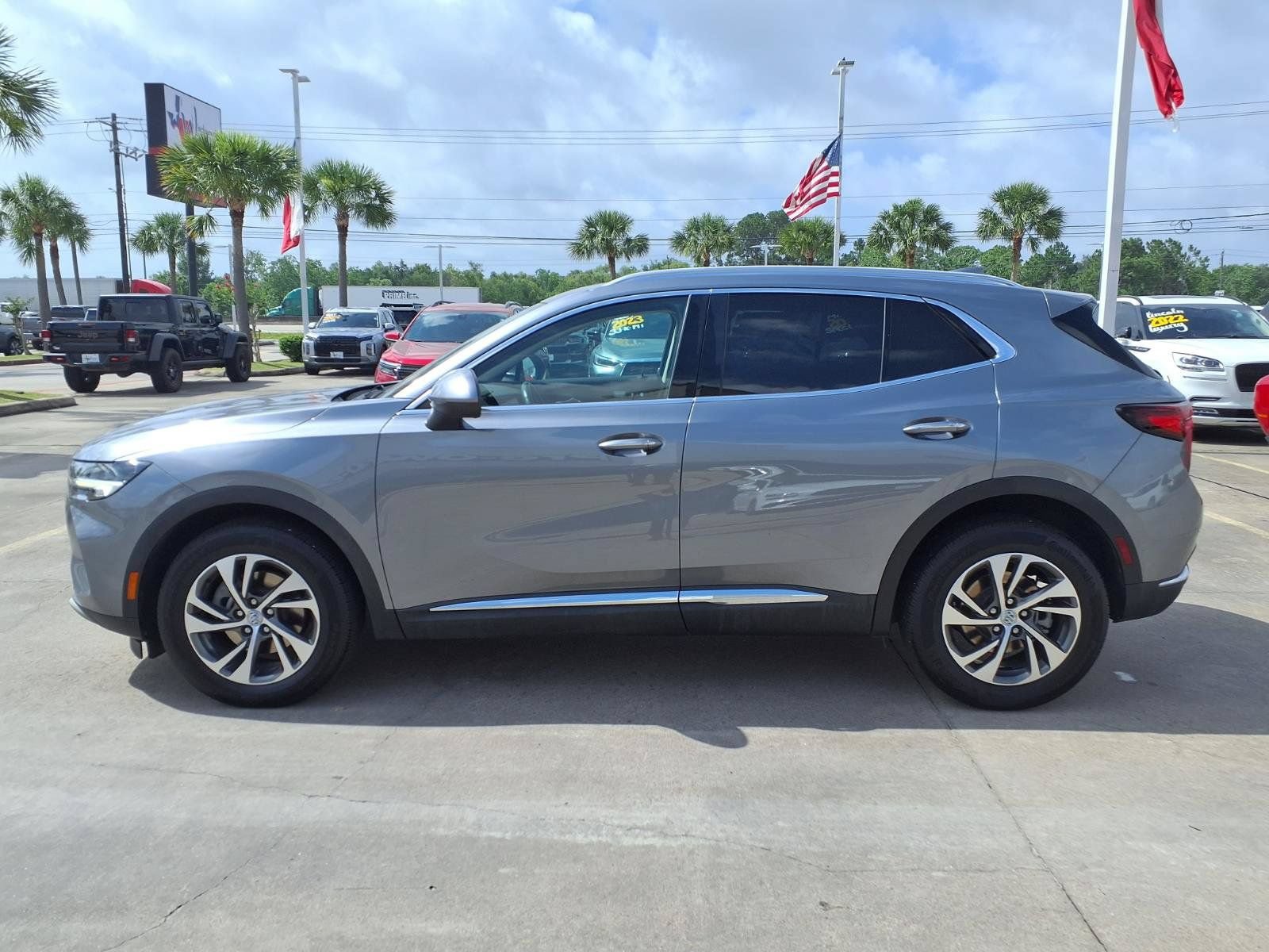 Used 2022 Buick Envision Essence w/ Safety Package FWD image 9