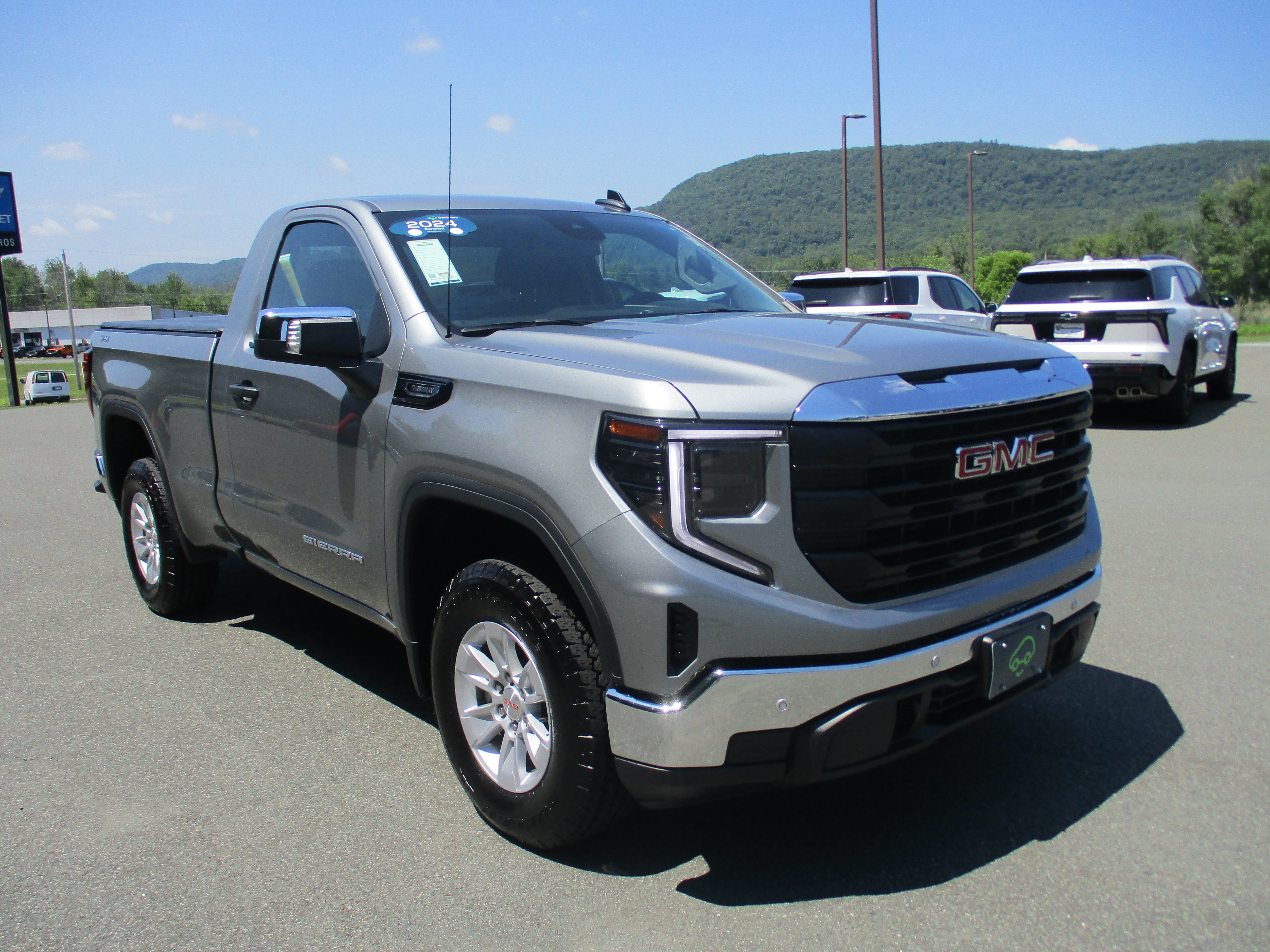 Used 2024 GMC Sierra 1500 Pro w/ Pro Value Package AWD/4WD image 3