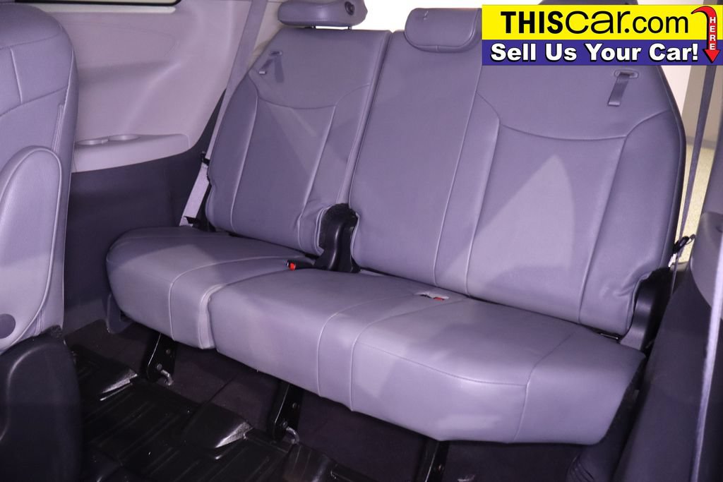 Used 2023 Toyota Sienna XLE FWD image 32