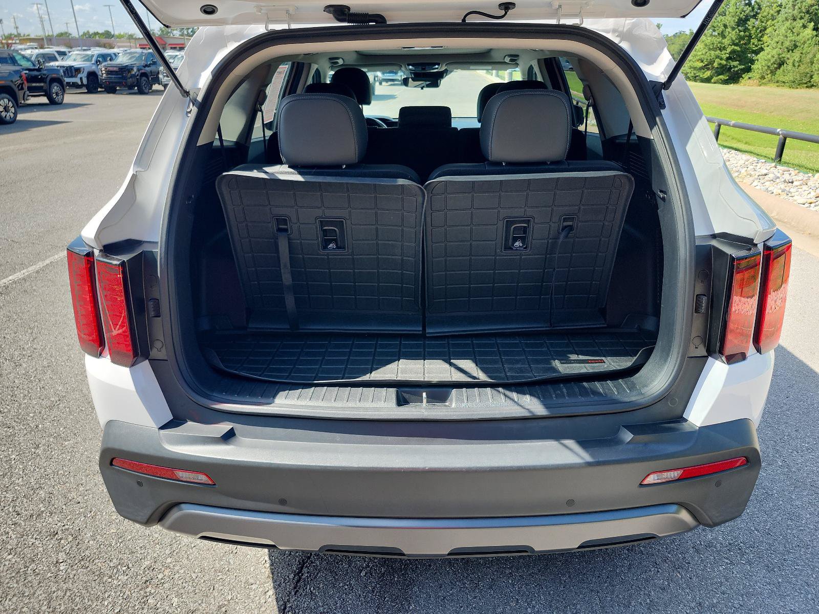 Used 2023 Kia Sorento S w/ Panoramic Sunroof Package AWD/4WD image 11