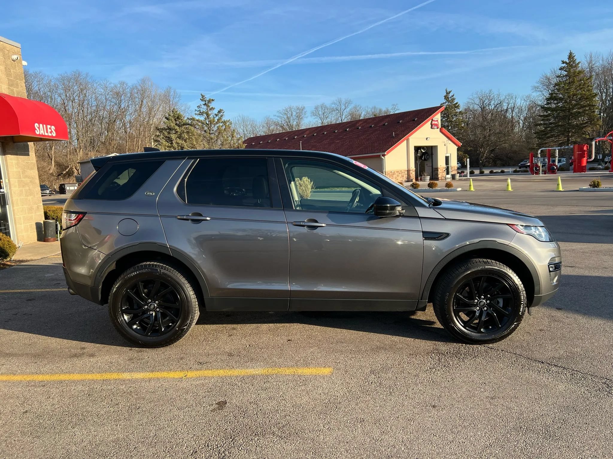 Used 2019 Land Rover Discovery Sport SE AWD/4WD image 4