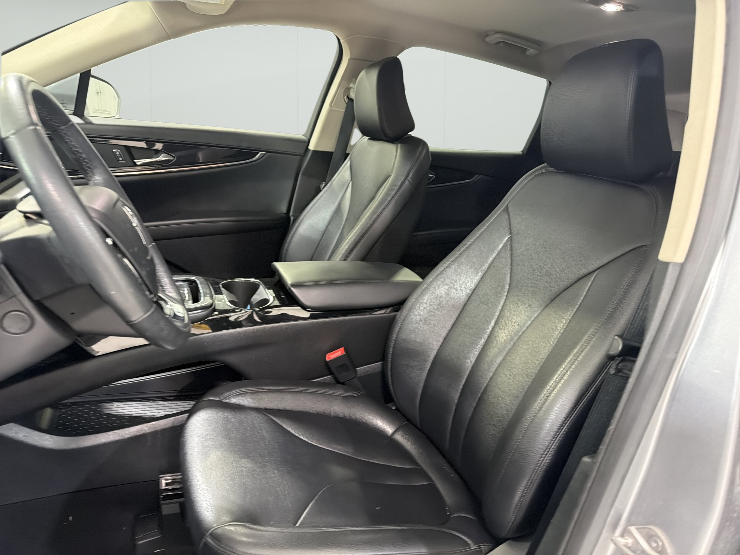 Used 2023 Lincoln Nautilus FWD w/ Premium Package image 12